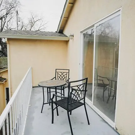 Gorgeous Upstairs Studio With Patio And Laundry Chico Exterior photo
