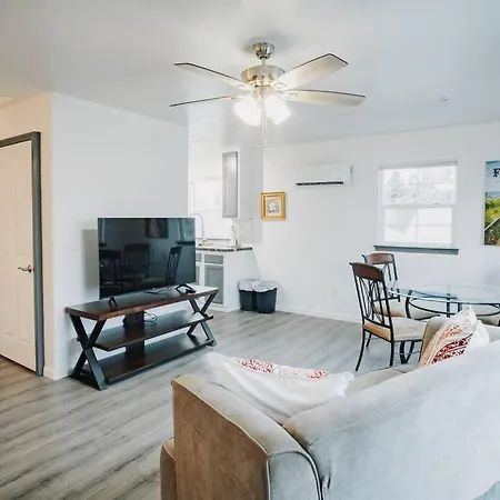 Gorgeous Upstairs Studio With Patio And Laundry Chico Exterior photo