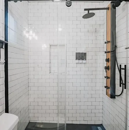 Gorgeous Upstairs Studio With Patio And Laundry Chico Exterior photo