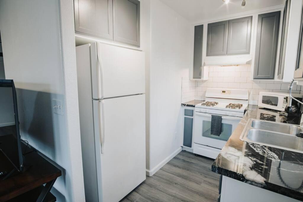 Gorgeous Upstairs With Patio And Laundry Holiday home *