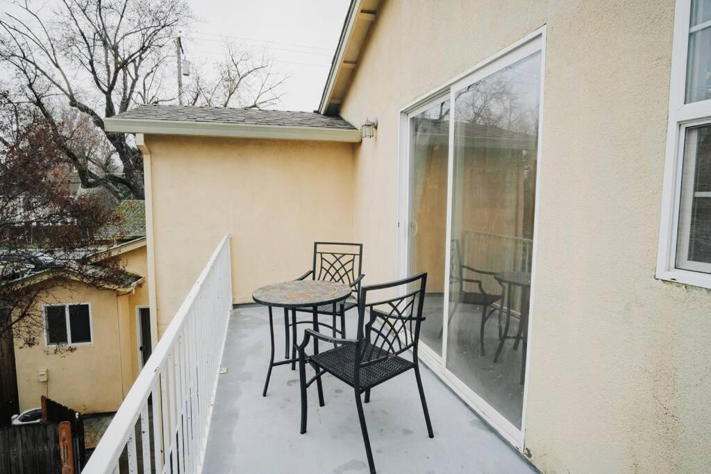 Gorgeous Upstairs With Patio And Laundry *