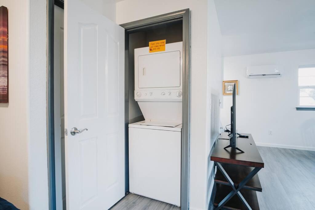 Holiday home Gorgeous Upstairs With Patio And Laundry *