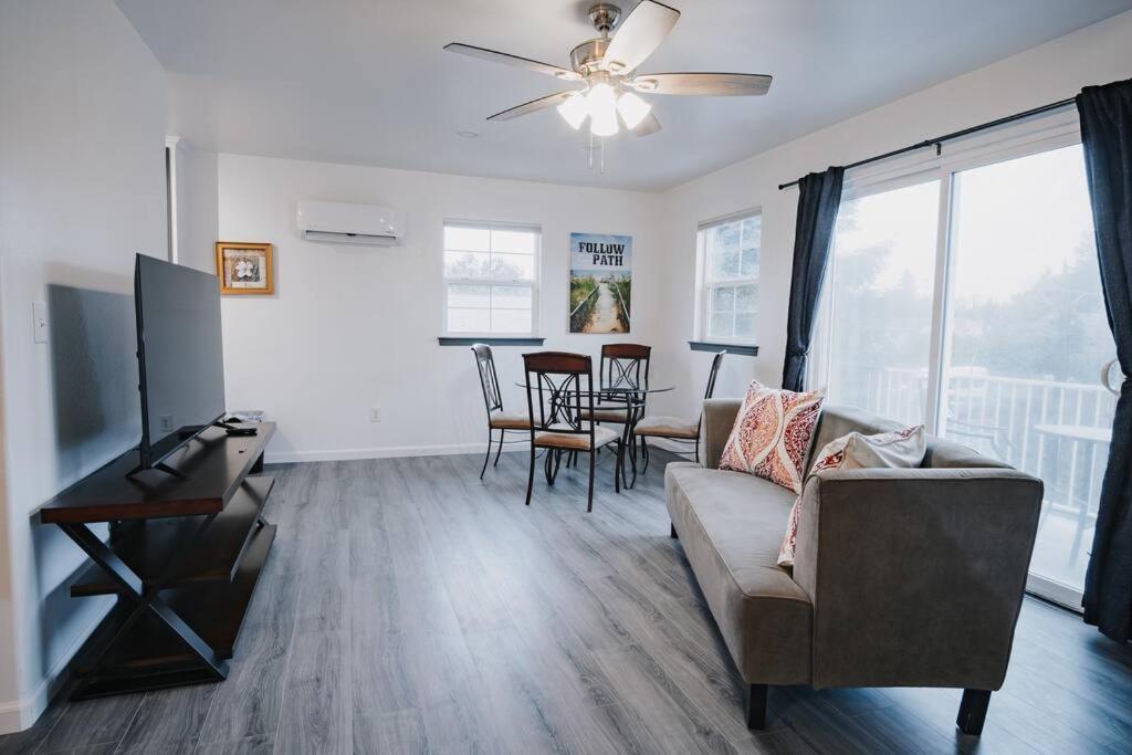 Holiday home Gorgeous Upstairs With Patio And Laundry