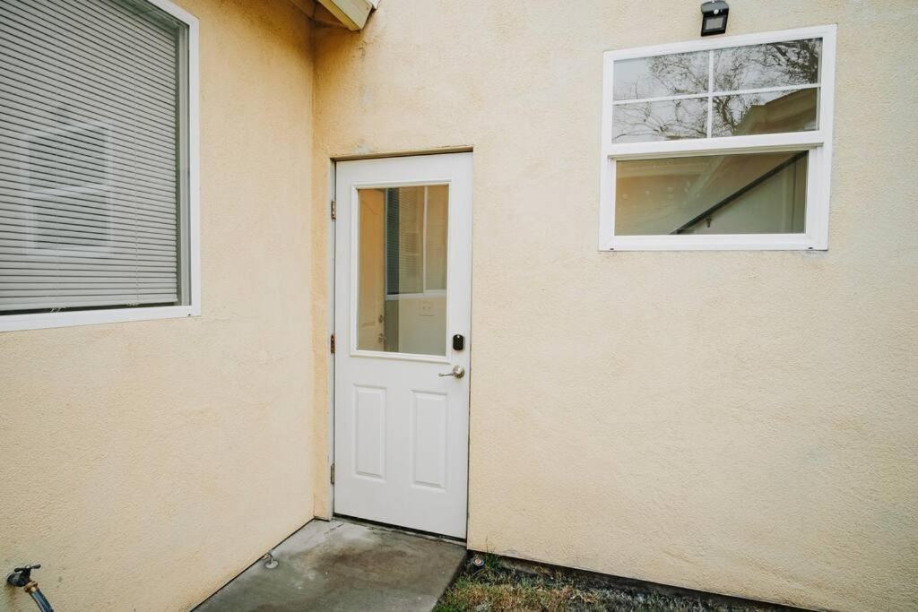 Holiday home Gorgeous Upstairs With Patio And Laundry